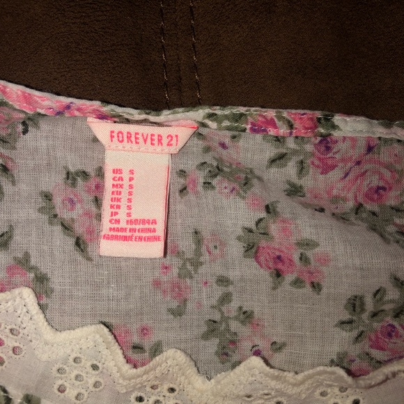 Forever 21 flowery crop top - Picture 2 of 2